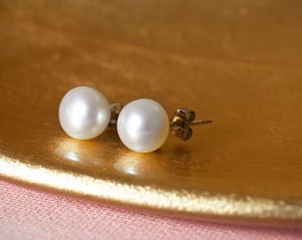 White Freshwater Pearl Stud Earrings / Simple Pearl Stud Earrings / White Pearl Stud Earrings / Pearl and Silver Earrings