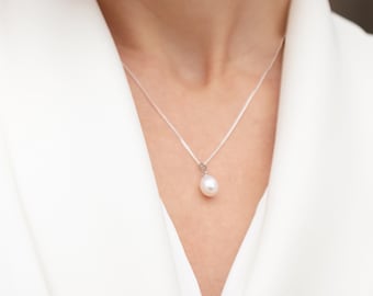 White Drop Pearl Pendant On Sterling Silver Chain / Freshwater Pearl Pendant / White Pearl Pendant / Bridal Pearl Pendant