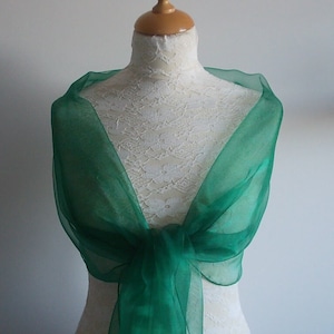 Écharpe châle en organza vert bouteille pour demoiselles d'honneur, mariages, bal, courses. Vendeur britannique