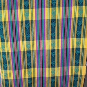 Authentieke Ghanese kente geweven op het brede weefgetouw. Ghanese Kente. Op maat gesneden verkocht