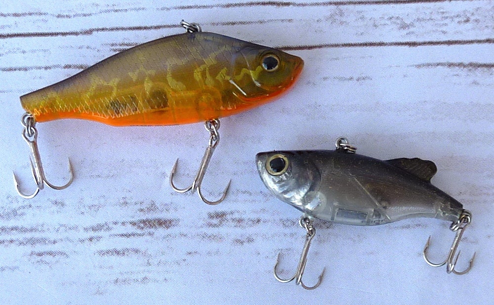 Lot of 8 Vintage Fishing Lures Wood, Plastic, and Rubber Baits for Tackle  Box Heddon Cobra Bright Eyes Millsite Rattle Bug Mouse and More 