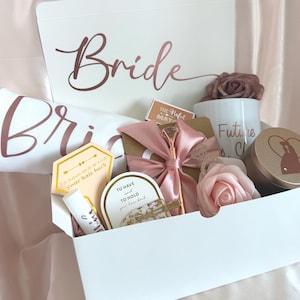 婚約ギフトボックス 花嫁へ | ローズゴールドマグ ウェディングバスケット | ミスからミセスへ | パーソナライズされたカスタム婚約ブライダルシャワー | ああ、婚約したのね