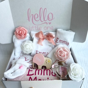 Baby-Geschenkkorb, Baby-Dusche-Geschenk, neue Baby-Geschenkbox, Baby-Geschenk, personalisierter Strampelanzug, personalisierte Lätzchen-Decke