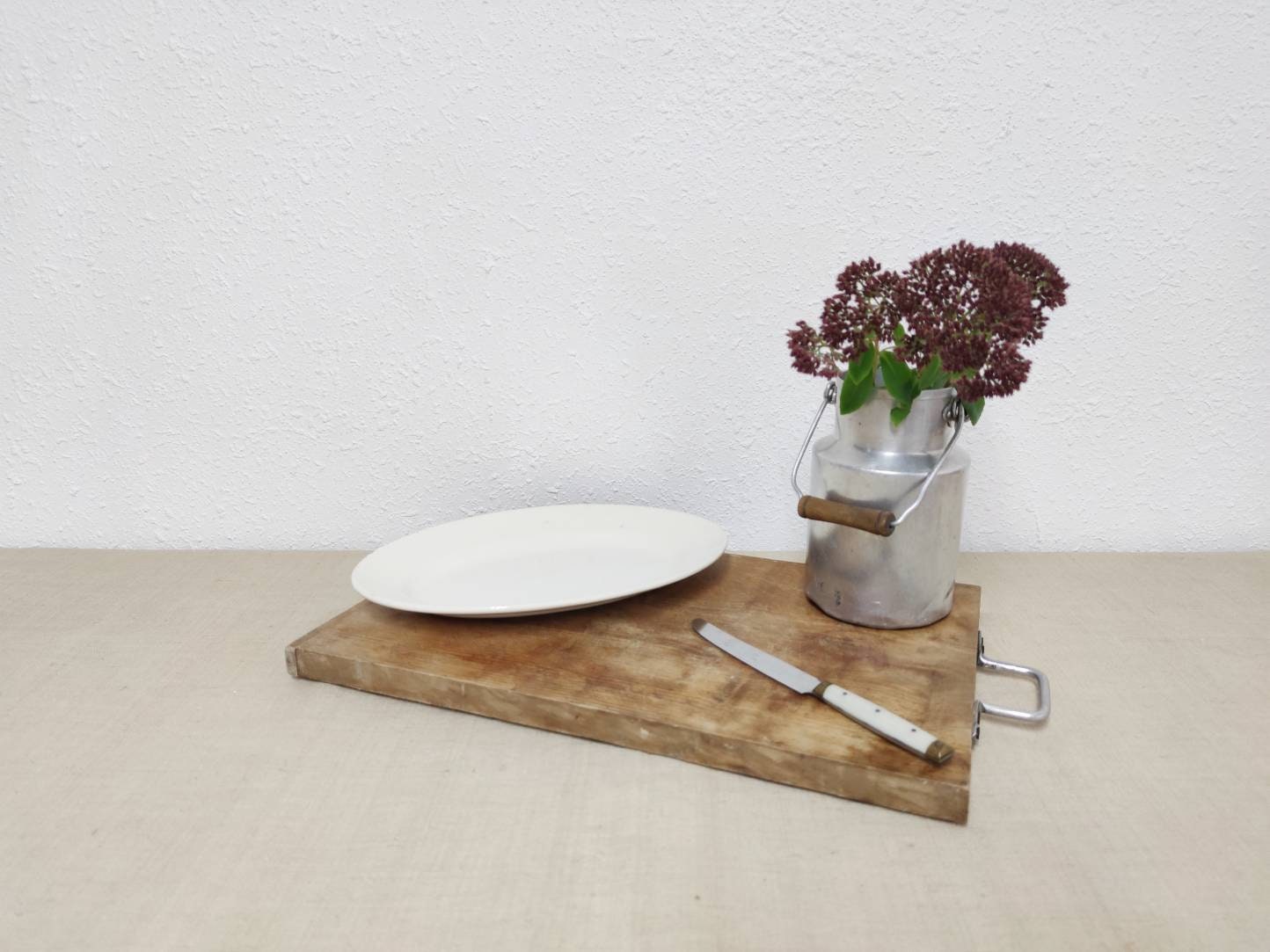 Français Années 1920 sur Un Plateau de Service en Pierre Fer Ovale Blanc, Fabriqué Par Badonviller