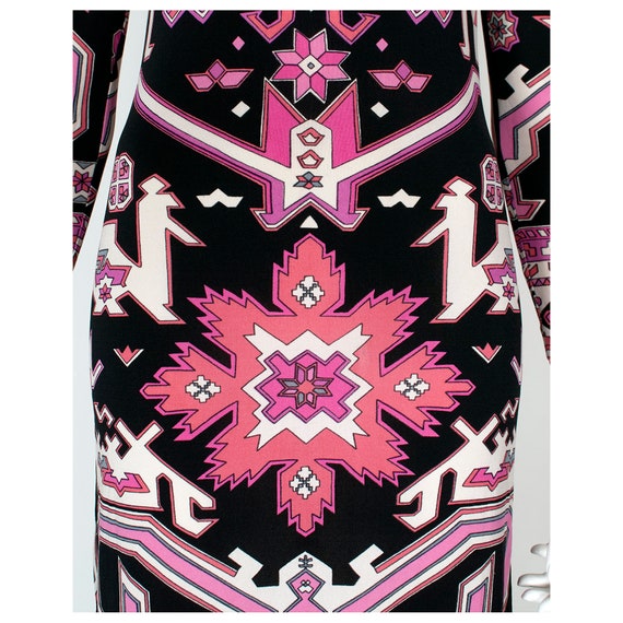 Stunning 1960s pink silk Aztec Art Deco print LEO… - image 3