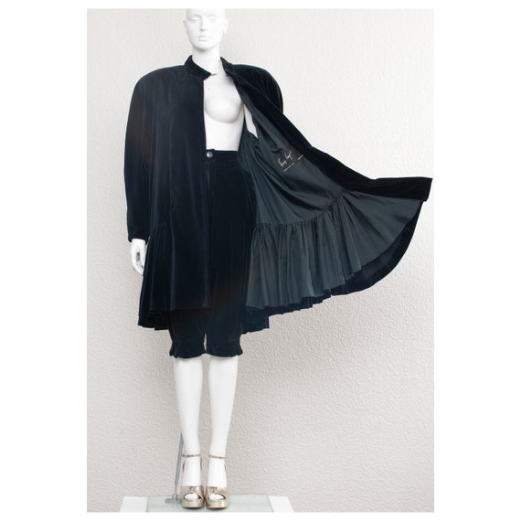 Rare vintage 1970s black velvet oversized cape FON