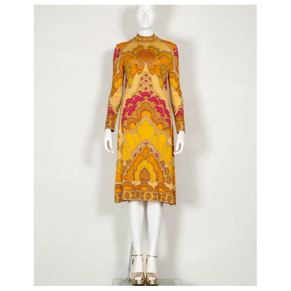 Stunning early 1970s vibrant gold silk Art Deco p… - image 2