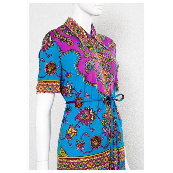 Stunning early 1970s vibrant silk Aztek print LEO… - image 4