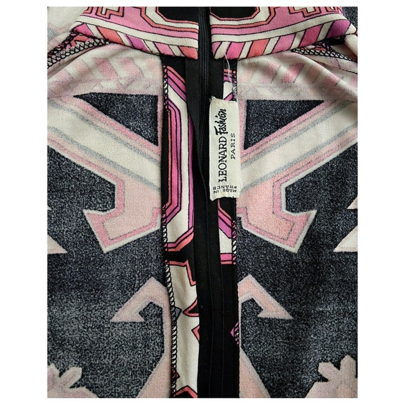 Stunning 1960s pink silk Aztec Art Deco print LEO… - image 7
