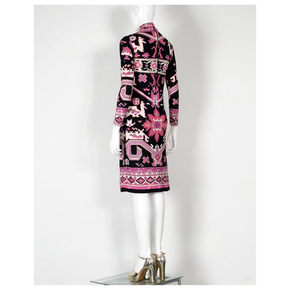 Stunning 1960s pink silk Aztec Art Deco print LEO… - image 5