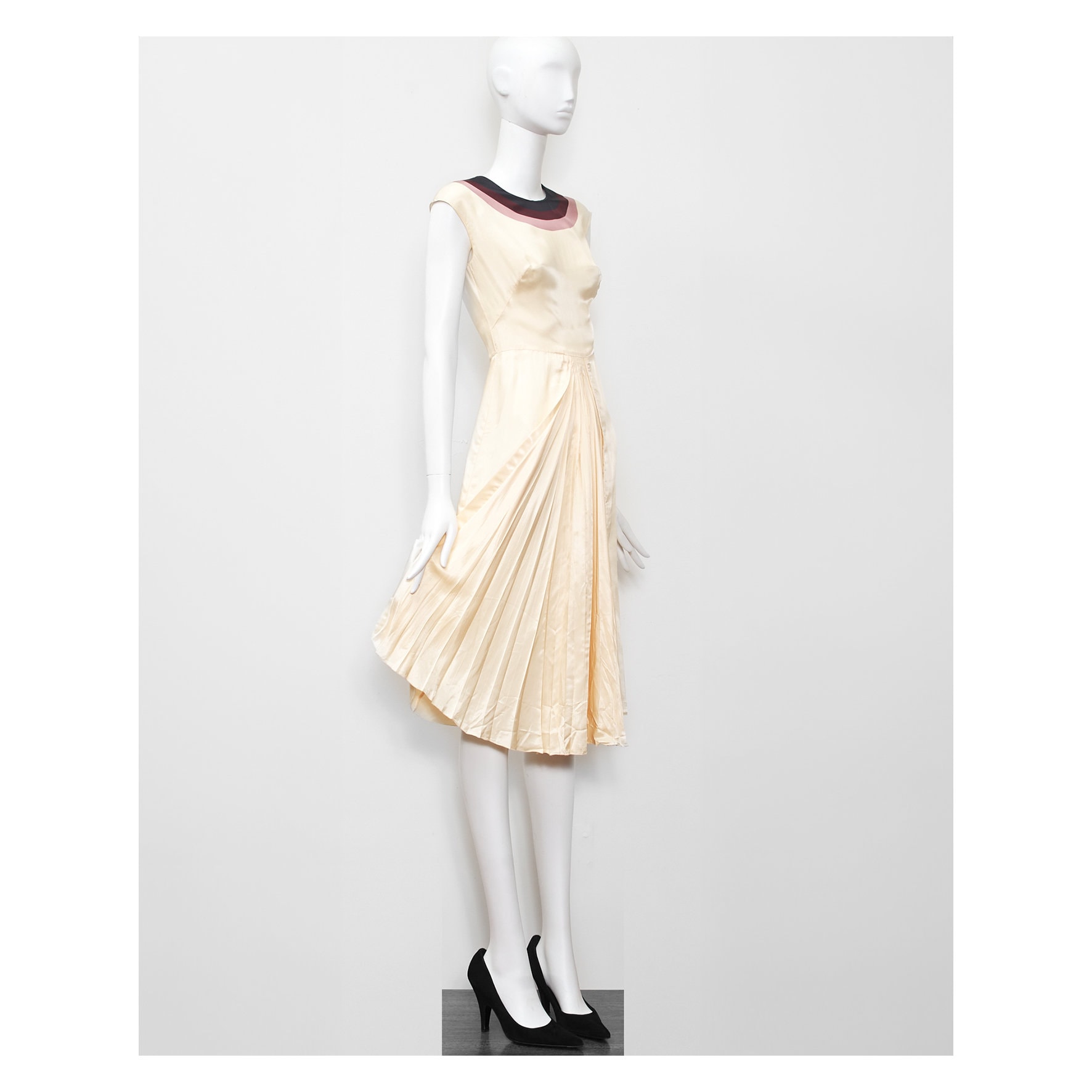 ワンピース PRADA CREAM SILK DRESS Prada Silk Dress - Beige | Editorialist