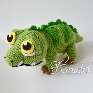 Schema all'uncinetto in inglese (PDF) Coccodrillo cucciolo di Krawka / Tutorial per realizzare un giocattolo amigurumi a forma di coccodrillo (scaricabile)