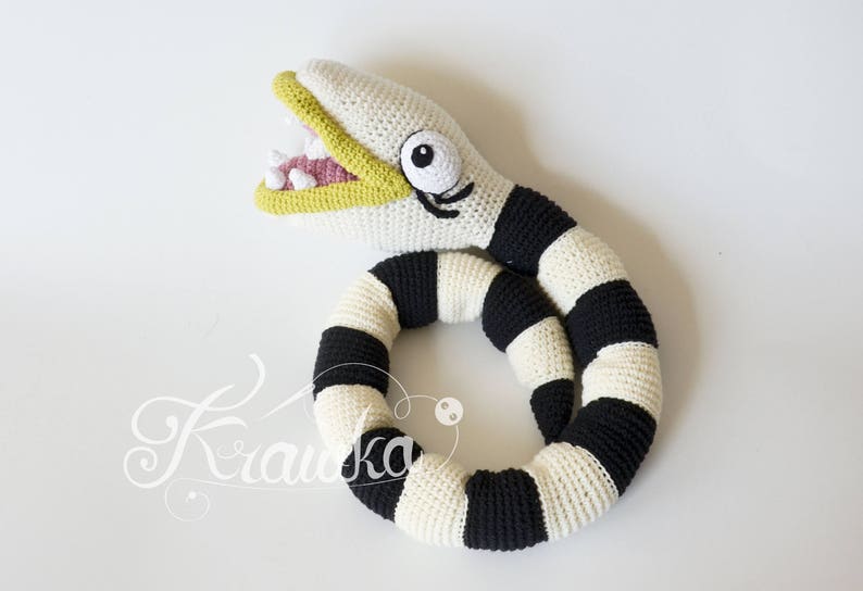 Crochet PATTERN No 1725 Nightmare The Creepy Snake Modèle au crochet d'Halloween par Krawka, image 1