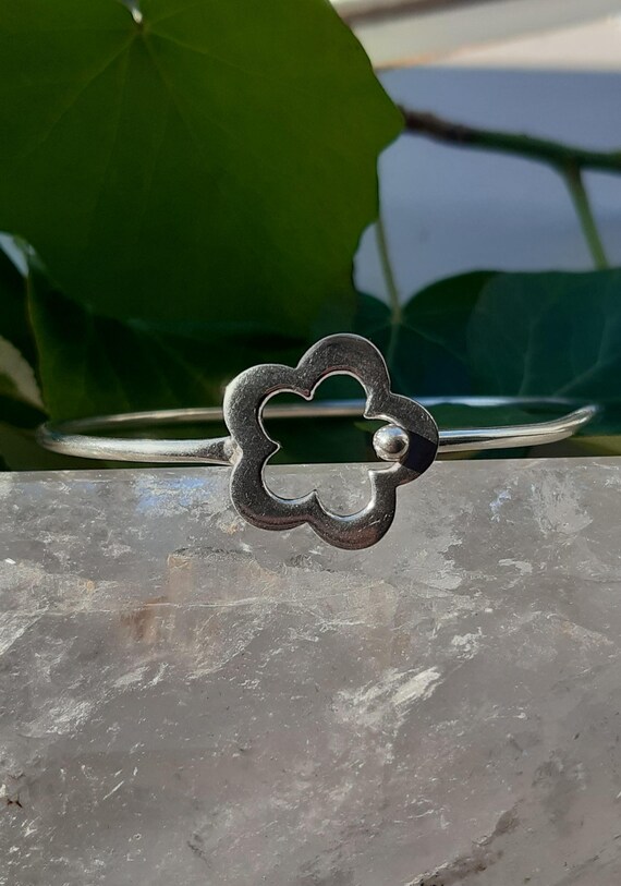 Pretty flower solid bangle - image 6