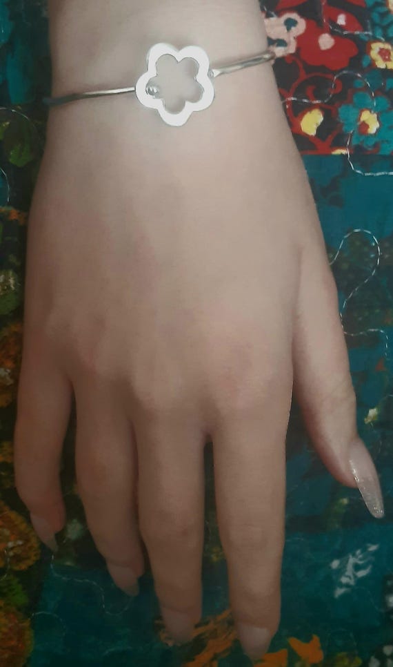 Pretty flower solid bangle - image 7