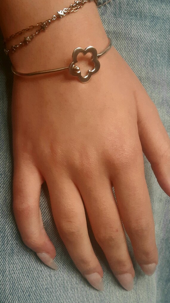 Pretty flower solid bangle - image 1