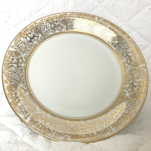 Bavaria Elfenbein Porzellan Gold rimmed plate 7.5 inches