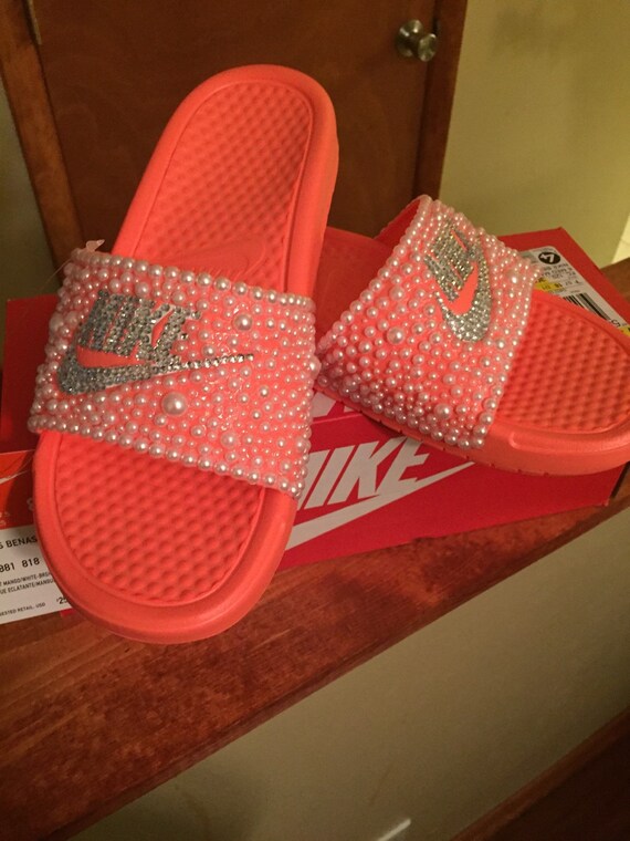 red nike flip flops