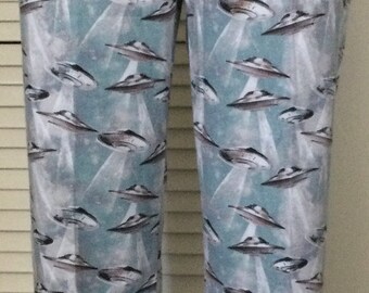 Flannel pajama pants for women/UFOs on light teal background