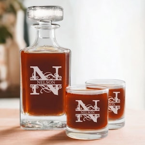 Whiskey Decanter Set, Personalized Whiskey Decanter, Engraved Whiskey Decanter, Whiskey Glasses, Husband Gift, Groomsmen Gift, Decanter