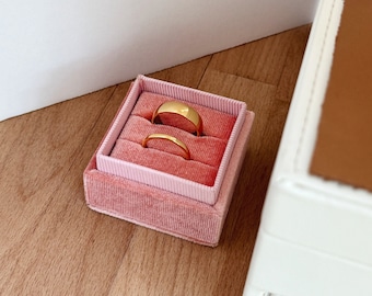 Conjunto de anillos a juego personalizados de oro laminado de 14k, alianzas de boda grabadas.