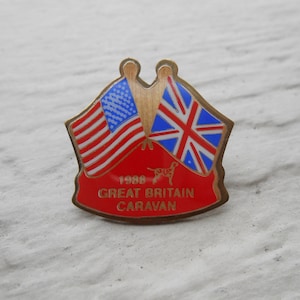 Vintage USA & Great Britain Flag Pin. 1988, Great Britain Caravan
