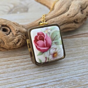 Vintage Rose Music Box Locket. Photo Locket. Plays Somewhere  display picture 2