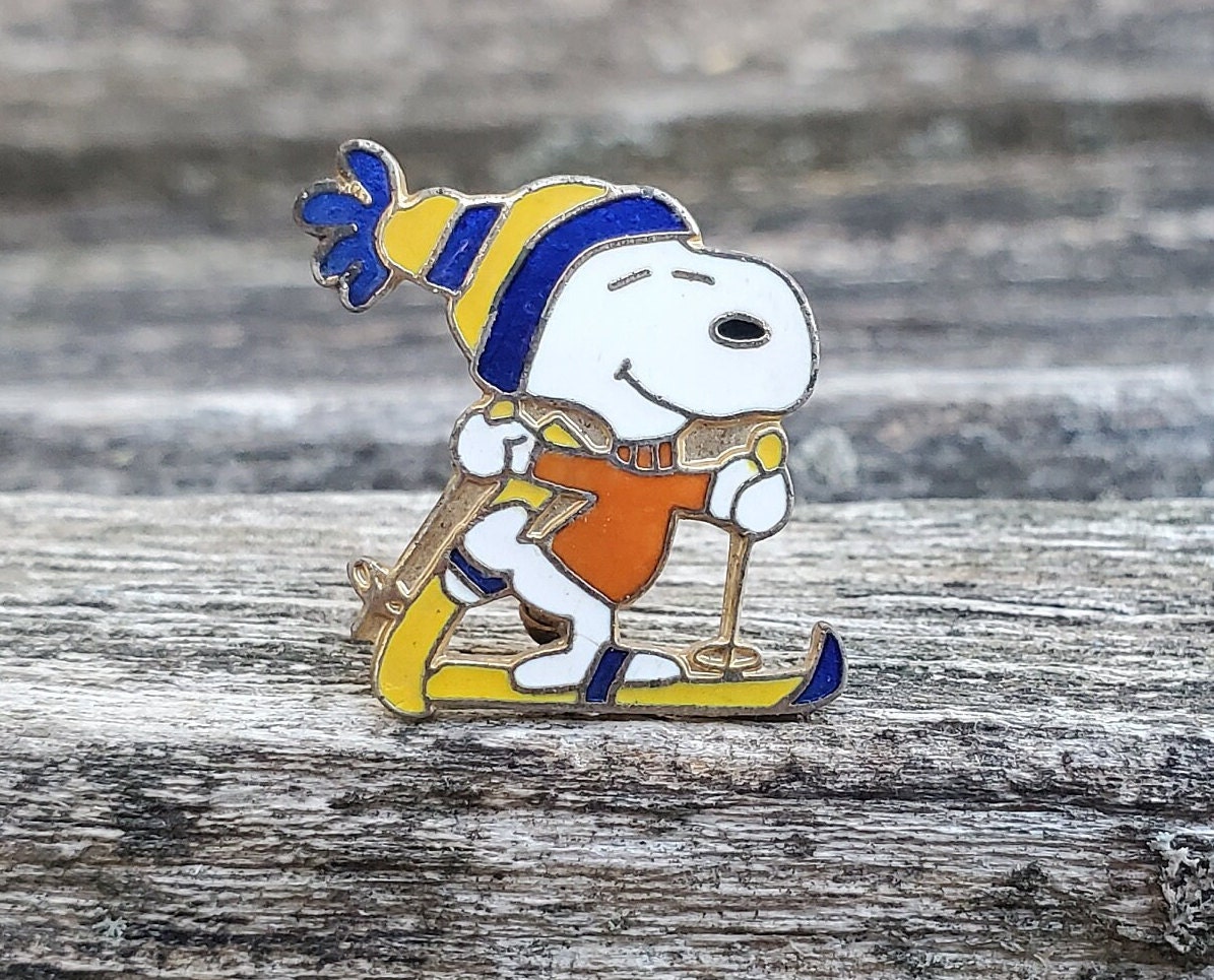 Snoopy Skiing Keychain 