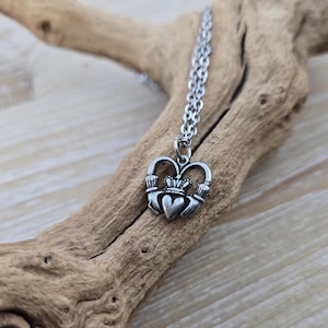 Claddagh necklace - Etsy 日本