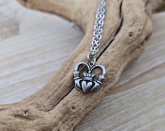 Vintage Claddagh Necklace. Anniversary Gift, Love, Loyalty. Friendship. Gift For Her. Gift For Women. Silver Claddagh. Ireland
