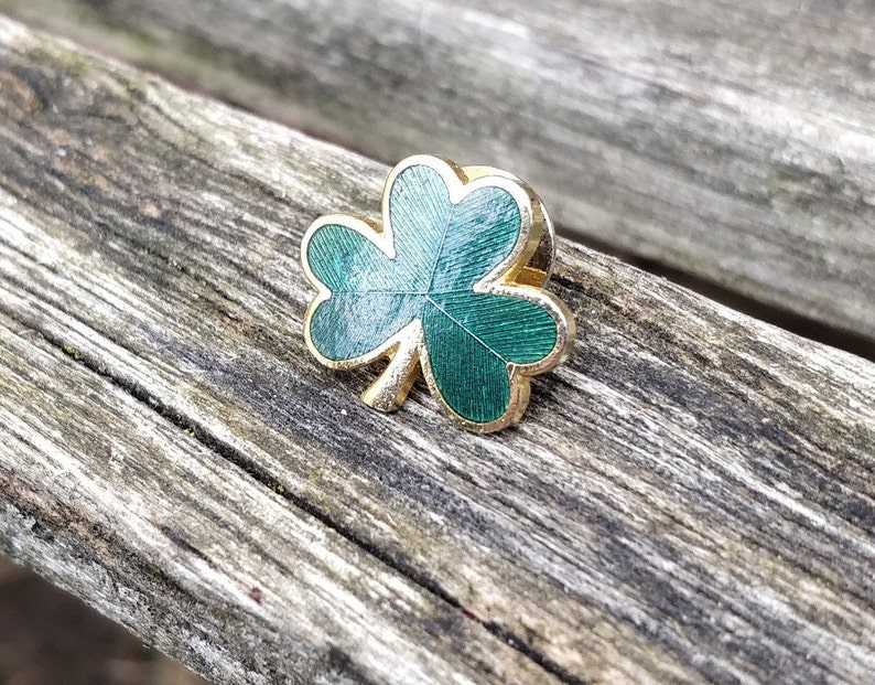 Patrick/'s Day St Clover Lucky Anniversary Shamrock Pin. Vintage Shamrock Tie Tack Brooch