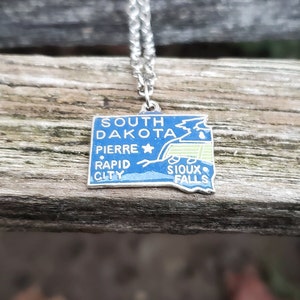 Vintage South Dakota Necklace. Gift for Dad, Mom, Anniversary, Christmas, Birthday, Collectable Americana. State Necklace