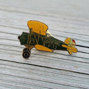 Vintage Boing P-12 Pin. Geschenk für ihn, Geschenk für Trauzeugen, Bräutigam, Vater, Pilot. Flugzeug Pin