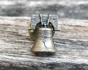 Pin antiguo de la Campana de la Libertad. Coleccionable, estilo americano. Bicentenario. Cuatro de Julio, 250 años.