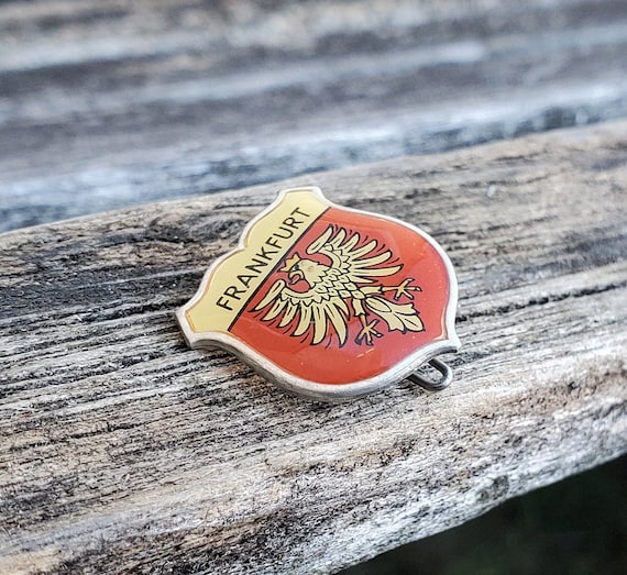 Vintage pins buttons sports travel tourism metal