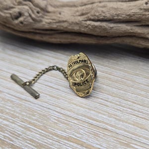 épingles à cravate vintage Patrolman. Épinglette de la police.  Cadeau pour papa, Americana de collection. Insigne de police. Cadeau pour lui