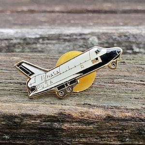 Vintage Space Shuttle Pin. NASA Pin. Challenger, Endeavor, Columbia. Collectable Americana