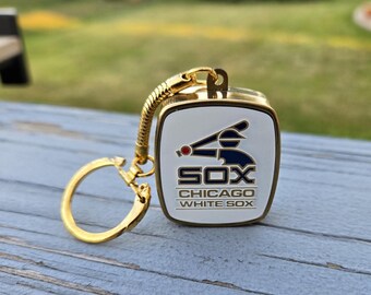 Portachiavi vintage con carillon di Chicago. Compleanno, anniversario, Natale. Regalo per papà, mamma. Portami alla partita di baseball.