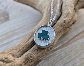 Collier trèfle vintage. Cadeau pour maman, anniversaire, Saint-Patrick, anniversaire, fête des mères. Collier trèfle porte-bonheur