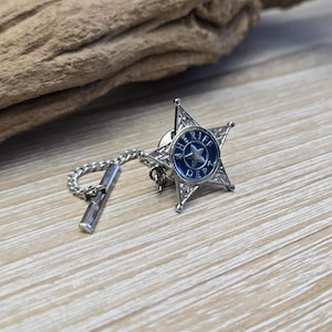 Cravate vintage du département du shérif. Épinglette du shérif. Épinglette de la police.  Cadeau pour papa, maman, Americana de collection.