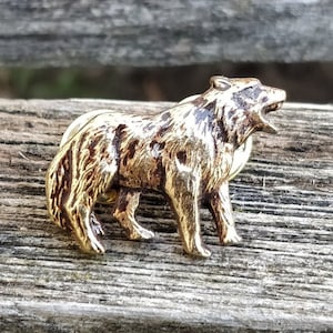 Vintage Wolf Pin. Gift For Women, Men, Mom, Dad, Anniversary, Birthday, Christmas.