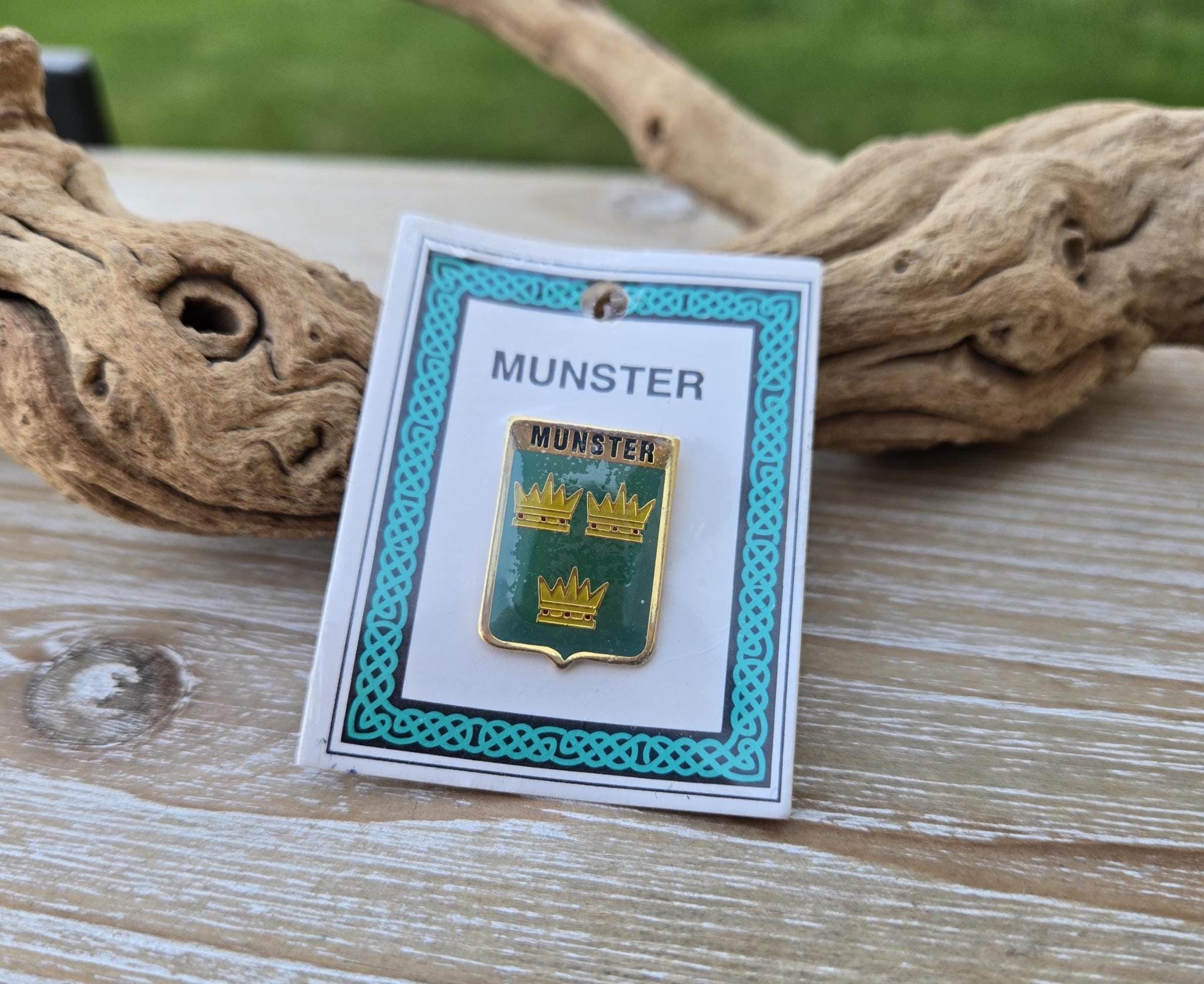 ヴィンテージのマンスター・アイルランド・ピンバッジ。オリジナル