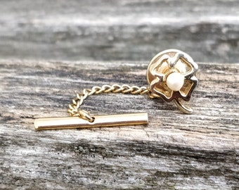 Vintage Shamrock Tie Tack, Pin. Clover, St. Patrick's Day. Anniversary, Lucky. Brooch.