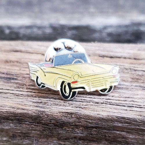 Vintage Oldtimer Anstecknadel. Geschenk für Papa, Jubiläum, Weihnachten, Geburtstag. Americana Sammlerstück. 57 Chevy