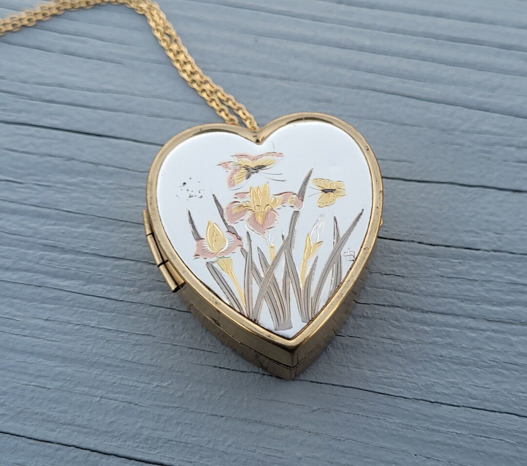 Cottage Garden Through My Eyes - Locket in legno invecchiato con scritta  Plays You Light Up My Eyes