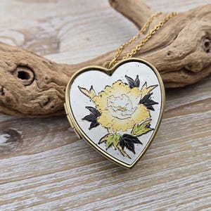 Vintage Heart Music Box Locket. Photo Locket. Gift For Mom, Birthday, Anniversary, Christmas. Music Box Necklace. Rose Locket. Gift For Her
