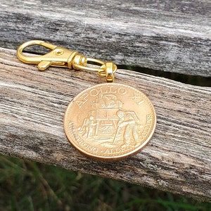 Vintage Apollo Coin Keychain. NASA Keychain. Collectable Americana. Space Keychain