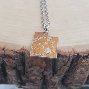 Vintage Utah Necklace. Gift for Dad, Mom, Anniversary, Birthday. Collectable Americana. Utah Necklace