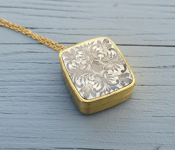 Vintage Music Box Pendant. Somewhere My Love. Gif… - image 4