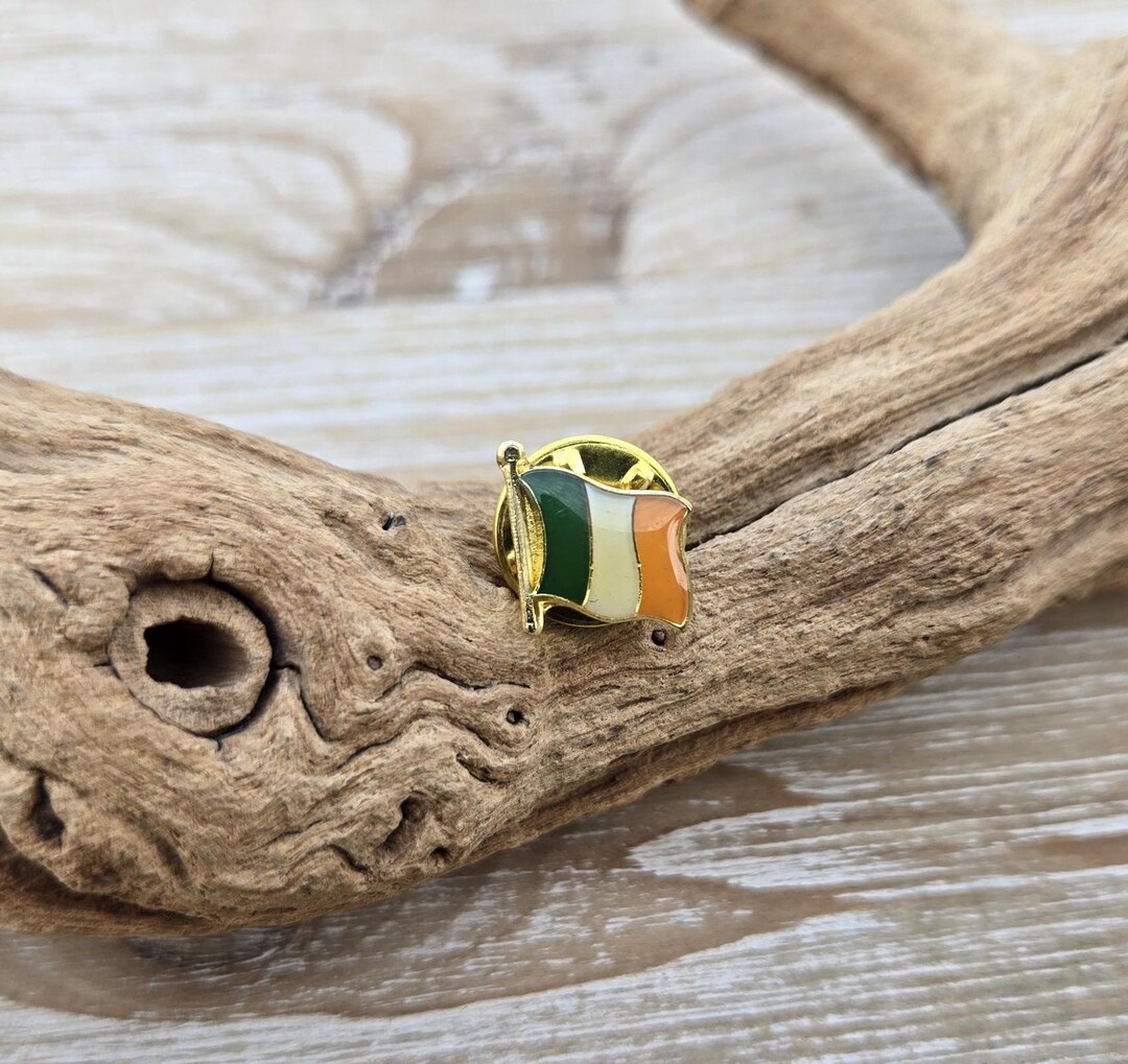 アイルランド IRELAND ピンバッジ アイルランド IRELAND ピンバッジ 9bb0c951868cee3ffb62b30a62401e